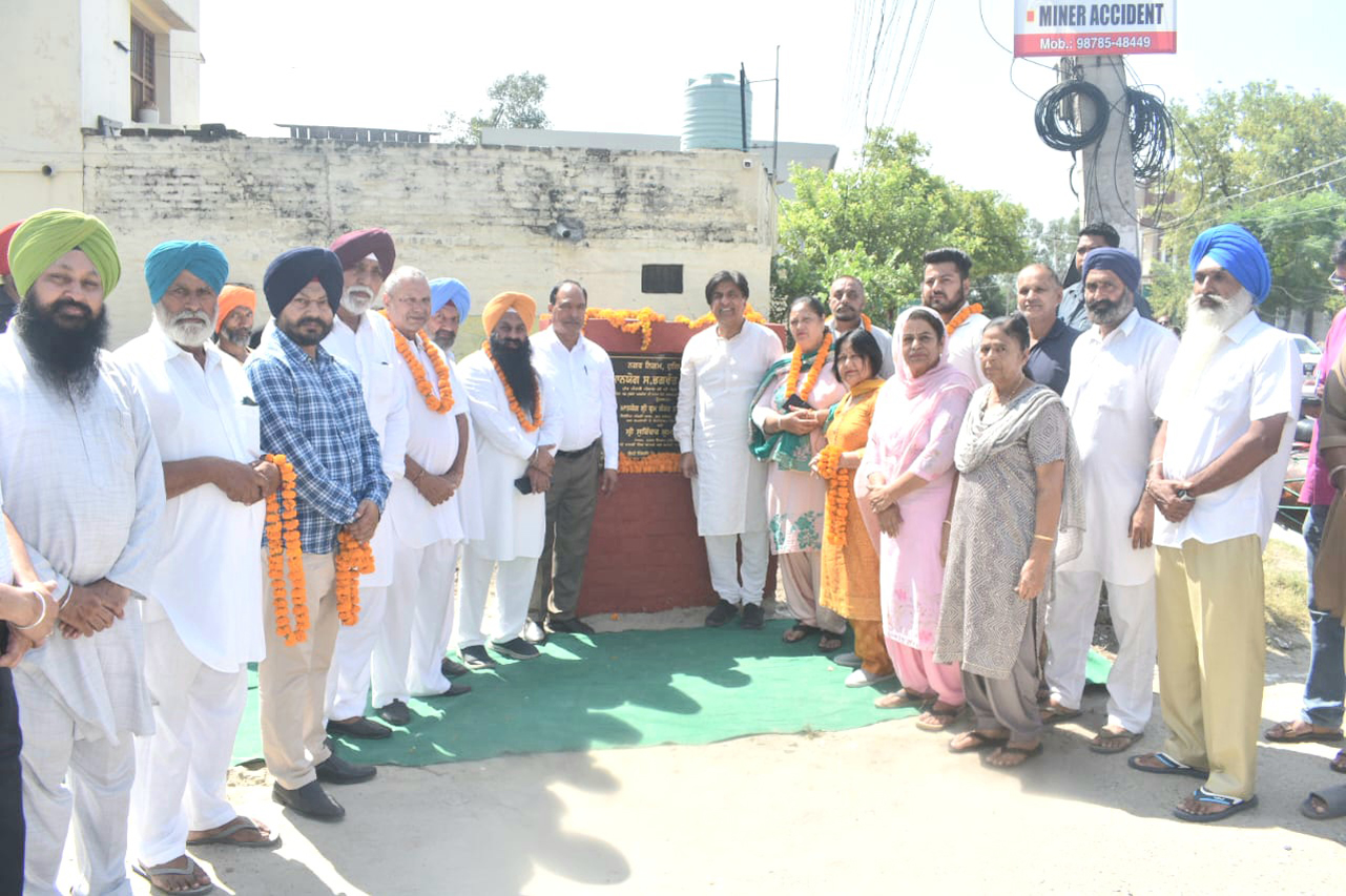 Cabinet Minister Gimpa started the road construction work in Ward No. 19